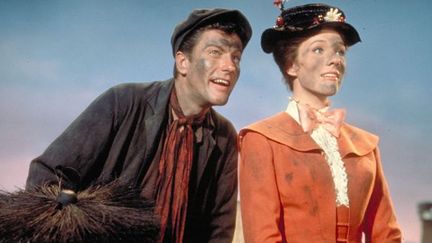 Qui seront les nouveaux Dick Van Dyke et Julie Andrews, interprètes du célèbre film de Robert Stevenson (1964) ?
 (AFP / Kobal / The Picture Desk)