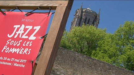 La 36e édition de Jazz sous les pommiers a débuté sous un beau soleil.
 (France 3 Normandie / Culturebox)