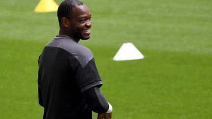 À 35 ans, Steve Mandanda réalise un grand début de saison (NICOLAS TUCAT / AFP)