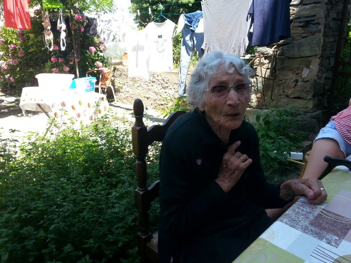 &nbsp; ("En temps de guerre, on se partageait le morceau de pain. Les Corses ont toujours été comme ça", Angèle, 93 ans © Radio France / benjamin Illy)