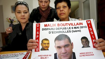 Des proches de Malik lancent un appel pour essayer de le retrouver, en avril 2014.&nbsp; (LISA MARCELJA / MAXPPP)