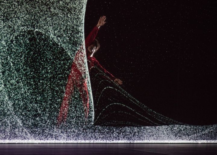 Jérémie Bélingard dans un solo de sa création
 (Ann Ray/Opéra national de Paris)