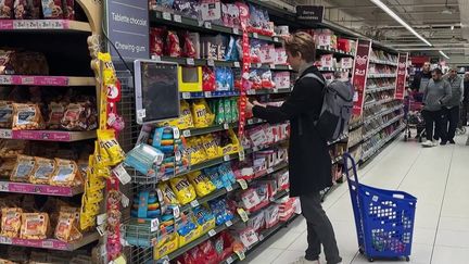 L'Assemblée nationale débat, lundi 28 octobre, sur une taxe sur les sucres transformés qui s'appliquerait aux produits industriels. La ministre de la Santé y est favorable. (France 2)