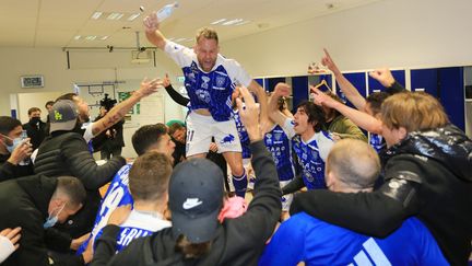 Les joueurs de Bastia après leur victoire 1-0 face au SC Lyon, le lundi 19 avril 2021. (XAVIER GRIMALDI / MAXPPP)