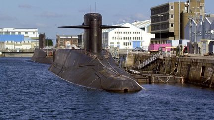 "Le Tonnant" (au premier plan) et "le Foudroyant", deux sous-marins nucléaires français lanceurs d'engins. (Photo d'illustration) (MYCHELE DANIAU / AFP)