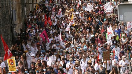 Manifestation des soignants à Grenoble pour une revalorisation de leurs salaires le 16 juin 2020. (FRANCK MEDAN / WOSTOK PRESS / MAXPPP)