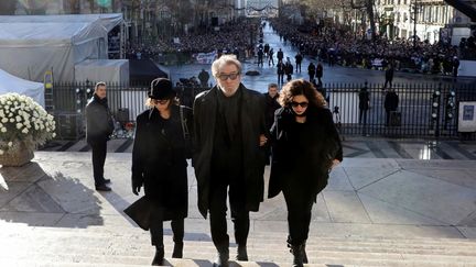 De très nombreuses personnalités sont venues assister à l'office religieux, parmi lesquelles Elie Chouraqui, Sheïla, Sandrine Kiberlain, Dick Rivers, Pascal Obispo, Nathalie Baye... et bien sûr Eddy Mitchell, son compagnon de route.&nbsp; (REUTERS)