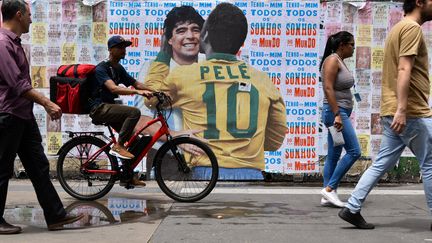 L'affiche de l'artiste Luis Bueno, à São Paulo, au Brésil, le 29 décembre 2022. (Roberto Casimiro / Fotoarena / Sipa)