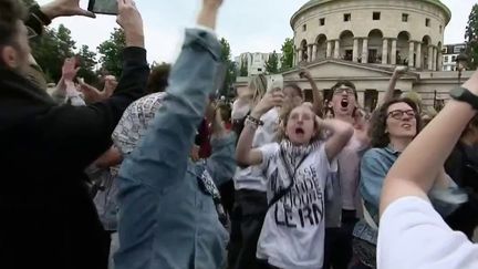 Le RN et ses alliés sont arrivés troisièmes au second tour des législatives, derrière le Nouveau Front populaire et la coalition présidentielle Ensemble. La faute à des désistements dans l’entre-deux-tours. (France 2)