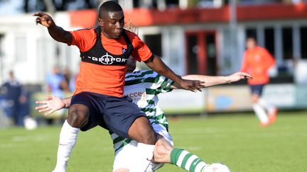 Majeed Waris&nbsp;lors d'un match amical entre le club de Trabzonspor et celui d'Arnhem, le 9 juillet 2015, &agrave; Arnhem (Pays-Bas). (HAKAN BURAK ALTUNOZ / ANADOLU AGENCY / AFP)