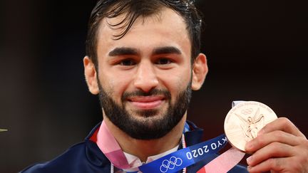 Le judoka français&nbsp;Luka Mkheidze, médaillé de bronze chez les moins de 60kg lors du tournoi olympique des Jeux de Tokyo, samedi 24 juillet 2021. (FRANCK FIFE / AFP)