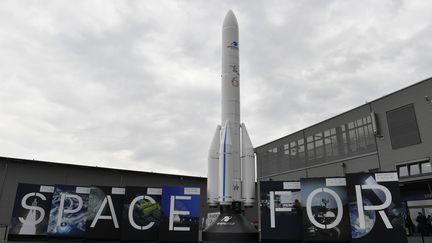 Maquette d'Ariane 6 au Salon de l'espace à Berlin (Allemagne). (AFP)