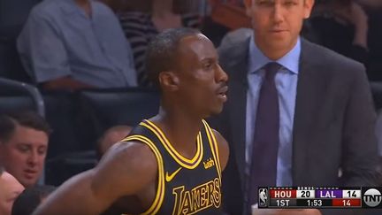 Le basketteur André Ingram, joueur des Lakers, inscrit 12 points lors de son match contre les Houston Rockets.&nbsp; (CAPTURE D'ÉCRAN YOUTUBE)