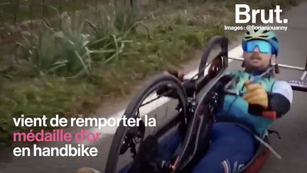 Il vient de remporter la médaille d'or pour ses premiers Jeux paralympiques. Tétraplégique depuis un accident de ski, Florian Jouanny raconte son parcours au guidon de son handbike, un vélo propulsé à la force des bras.