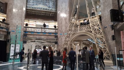 L'entrée du magasin Galeries Lafayette sur les Champs-Elysées à Paris le jour de l'inauguration, le 26 mars 2019. (SOPHIE AUVIGNE / RADIO FRANCE)