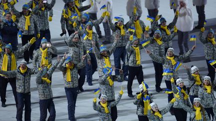 La d&eacute;l&eacute;gation ukrainienne&nbsp;d&eacute;file le 7 f&eacute;vrier 2014&nbsp;dans le stade de Sotchi (Russie) &agrave; l'ouverture des&nbsp;JO d'hiver. (JONATHAN NACKSTRAND / AFP)