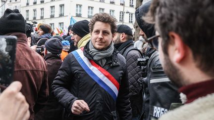 Julien Bayou à Paris lors de la manifestation contre la réforme des retraites, le 19 janvier 2023 (LUC NOBOUT / MAXPPP)