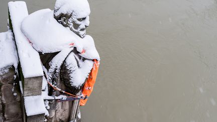 Le Zouave du pont de l'Alma, à Paris, mercredi 7 février 2018.&nbsp; (M.ASTAR / SIPA)