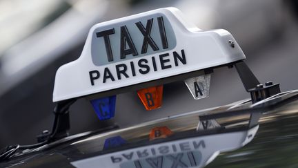 Un taxi, le 21 mai 2015 &agrave; Paris. (THOMAS SAMSON / AFP)