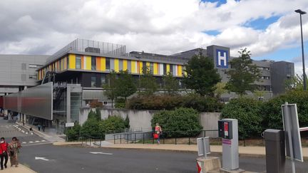 Le Centre Hospitalier Sud-Francilien de Corbeil-Essonne le 22 aout 2022. (REMI BRANCATO / FRANCE INTER)