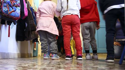 Des enfants partent en récréation à Clermont-l'Hérault, le 11 septembre 2017. (LODI FRANCK / SIPA)