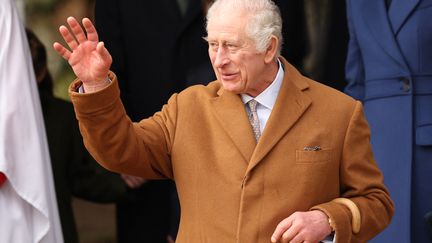 King Charles III greets the crowd after Christmas mass, December 25, 2023. (ADRIAN DENNIS / AFP)