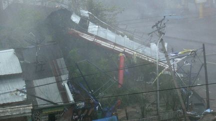 Le cyclone Nargis touche la Birmanie le 2 mai 2008.
 
Il provoque la pire catastrophe naturelle de l'histoire du pays, avec 138.000 morts et huit millions de sinistrés. (REUTERS/Stringer)