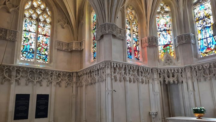 L'intérieur de la chapelle du château d'Amboise, où est enterré Léonard de Vinci. Août 2024 (ANNE CHEPEAU / FRANCEINFO / RADIO FRANCE)