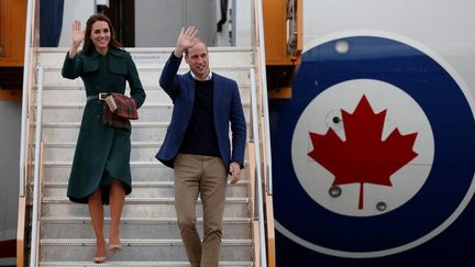 William et Kate, à l'aéroport de Whitehorse à Yukon (Canada), le 27 septembre 2016. (CHRIS WATTIE / REUTERS / X90141)