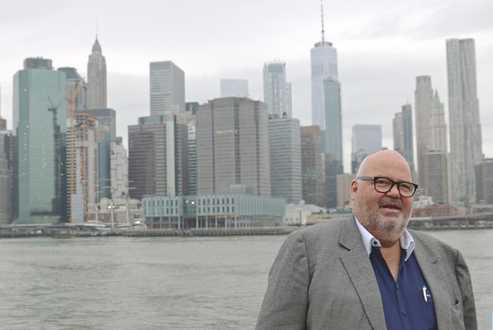 Michel Salaün à Brooklyn, face à Manhattan "Mon grand-père est venu de Bretagne travailler&nbsp;cinq&nbsp;ans dans le New Jersey, ce qui lui a permis d'acheter son premier autocar" (YVES POUCHARD)