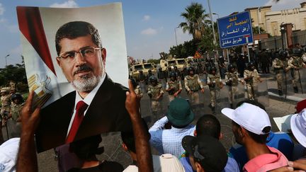 Des partisans de Mohamed Morsi au Caire (Egypte), le 19 juillet 2013. (MARWAN NAAMANI / AFP)