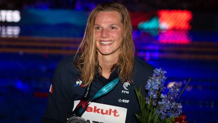 La nageuse française Marie Wattel médaillée d'argent sur le 100 mètres papillon aux championnats du monde de Budapest, le 19 juin 2022. (LAURENT LAIRYS / MAXPPP)