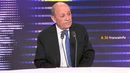 Jean-Yves Le Drian, ancien ministre des Affaires étrangères, était mercredi 22 novembre l’invité du 8h30 franceinfo. (FRANCEINFO / RADIO FRANCE)