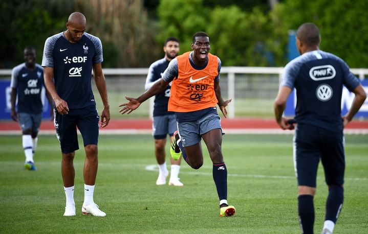 Paul Pogba à la fin d'une séance d'entraînement à Clairefontaine (Yvelines), le 30 mai 2018, à deux semaines de la Coupe du monde. (FRANCK FIFE / AFP)