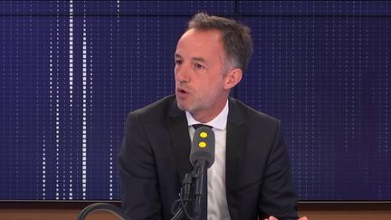 Emmanuel Grégoire, premier adjoint à la maire de Paris, invité du "8h30 politique", lundi 5 août 2019.&nbsp; (FRANCEINFO / RADIOFRANCE)