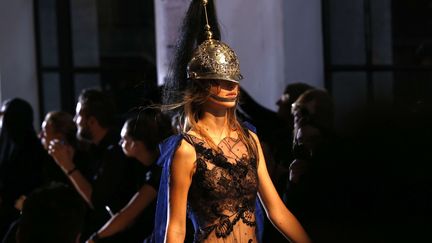 John Galliano pap féminin pe 2016, à Paris..
 (Francois Mori/AP/SIPA)