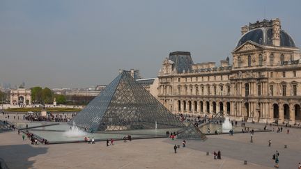 Île-de-France : des étudiants pour orienter les touristes