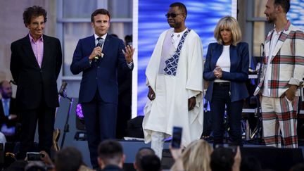 Emmanuel Macron brandit la menace d'une taxe sur le streaming pour soutenir l'industrie musicale