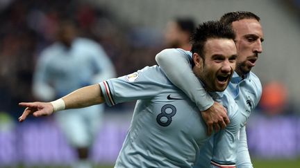 Le Marseillais Mathieu Valbuena (&agrave; gauche) a &eacute;t&eacute; l'auteur d'un but et de deux passes d&eacute;cisives, le 22 mars 2013 au Stade de France, face &agrave; la G&eacute;orgie. (FRANCK FIFE / AFP)