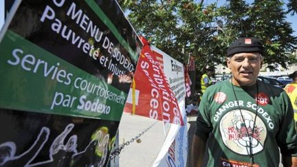 Grève chez Sodexo marseille (7 juin 2011) (AFP/ANNE-CHRISTINE POUJOULAT)