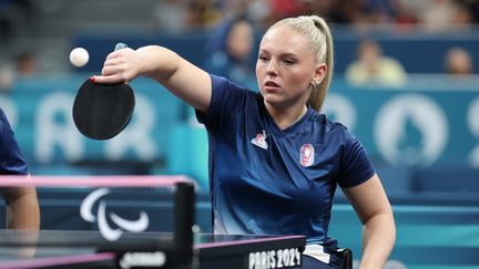 Flora Vautier lors des épreuves double femmes de tennis de table à l'occasion des Jeux paralympiques, le 30 août 2024, à Paris. (BOUKLA FABIEN / KMSP)