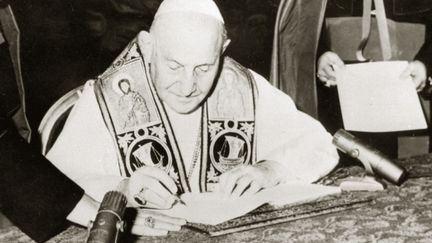 Le pape Jean XXIII à l'occasion de la prution de l'encyclique "Pacem in Terris" en 1963. 
 (AFP)