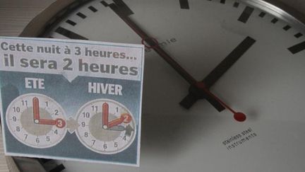 &nbsp; (Heure d'hiver : vous devrez remonter vos montres et pendules d'une heure © MAXPPP)