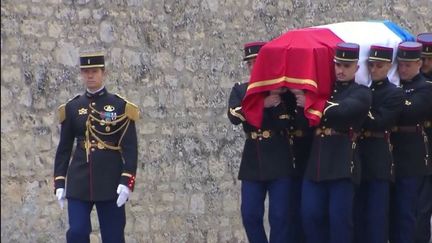 Attaque d’un fourgon pénitentiaire : un hommage national a été rendu (france info)