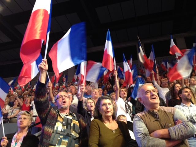 Des militants au meeting de Sarkozy à Toulon le 3 mai (NG)