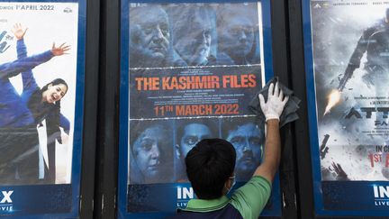 L'affiche du film polémique "The Kashmir Files". (XAVIER GALIANA / AFP)