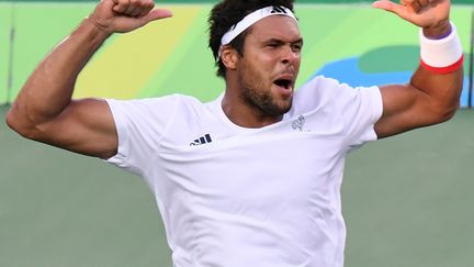 Tsonga soulagé après sa difficile victoire au premier tour face à Malek Jaziri (LUIS ACOSTA / AFP)