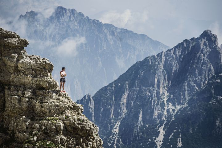 Durant l'été&nbsp;2013, Kilian Jornet a entamé son nouveau défi : monter et descendre le plus rapidement possible les sommets les plus spectaculaires. Une quête, nommée "Summits of my Life", achevée en 2017 avec la double ascension de l'Everest. (LYMBUS / MARKUS BERGER)