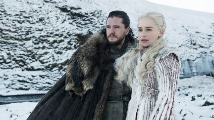 Kit Harington (Jon Snow) et Emilia Clarke (Daenerys Targaryen) dans un épisode de la saison 8 de "Game of Thrones". (HBO)