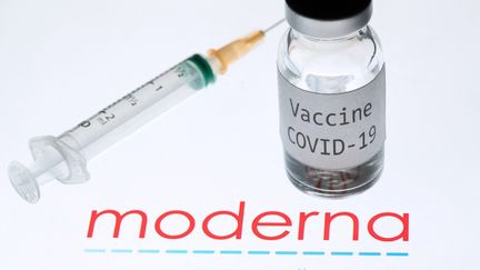 Des doses de Moderna vont être remises à la médecine du Travail pour vacciner au sein de l'entreprise contre le Covid-19. (JOEL SAGET / AFP)